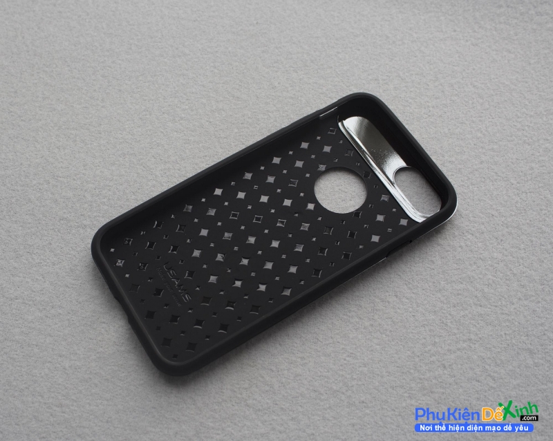 Ốp dẻo viền kim loại iPhone 8 phía bên trong là 1 khung nhựa mềm TPU giúp bạn bảo vệ toàn diện mọi góc cạnh của máy rất tốt. Lớp nhựa này khá mỏng bên ngoài kết hợp thêm khung hợp nhôm kim loại cao cấp rất sang trọng.